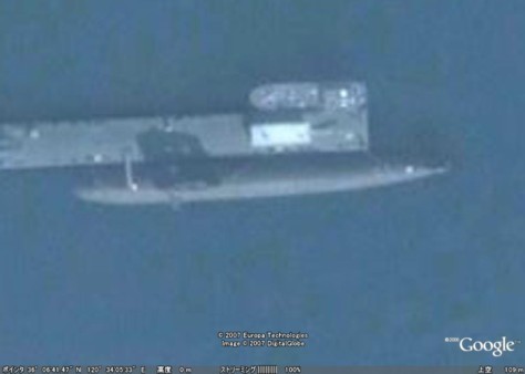 グーグルアース　青島（チンタオ）の潜水艦